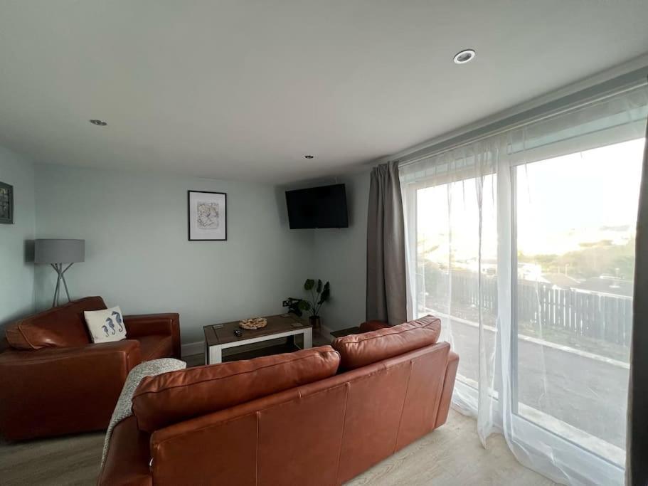 Orchard Lodge -Coastal Retreat, New Build, Village Views, Private Garden And Terrace Saint Brides Major المظهر الخارجي الصورة